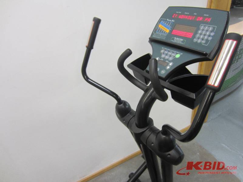 lot 8 image: Life Fitness 9500HR Elliptical