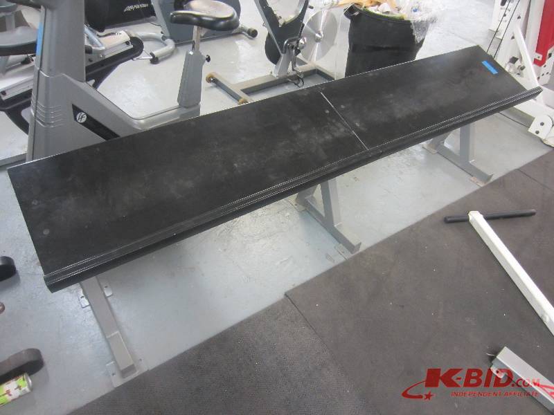 lot 32 image: 8 Ft Single Tier Dumbbell Rack