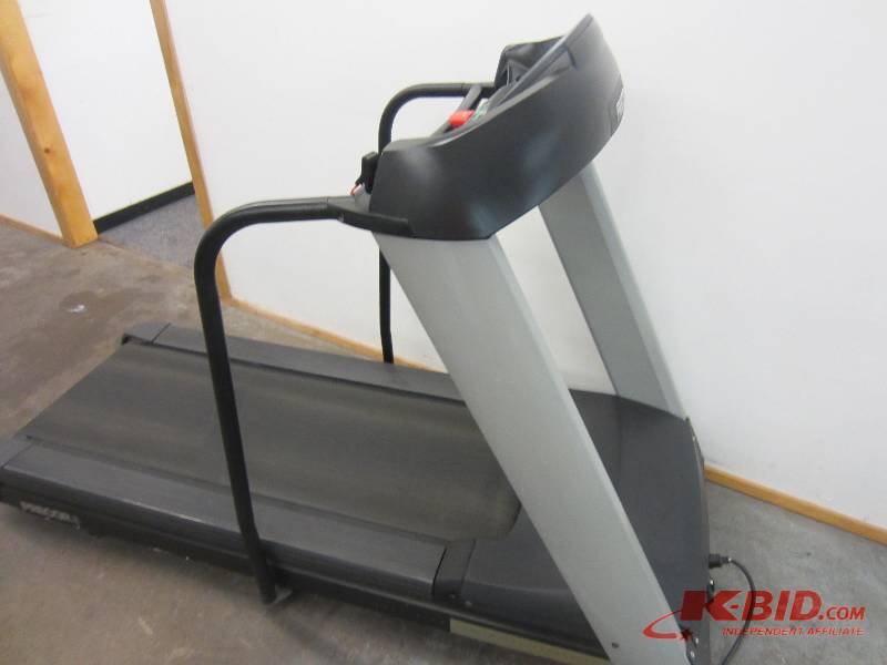 lot 17 image: Precor C954 Treadmill