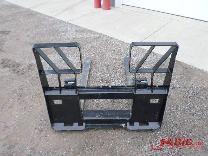 Unused 48 Universal Skidloader Pal...