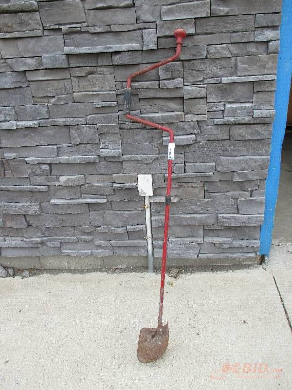 Spoon ice auger