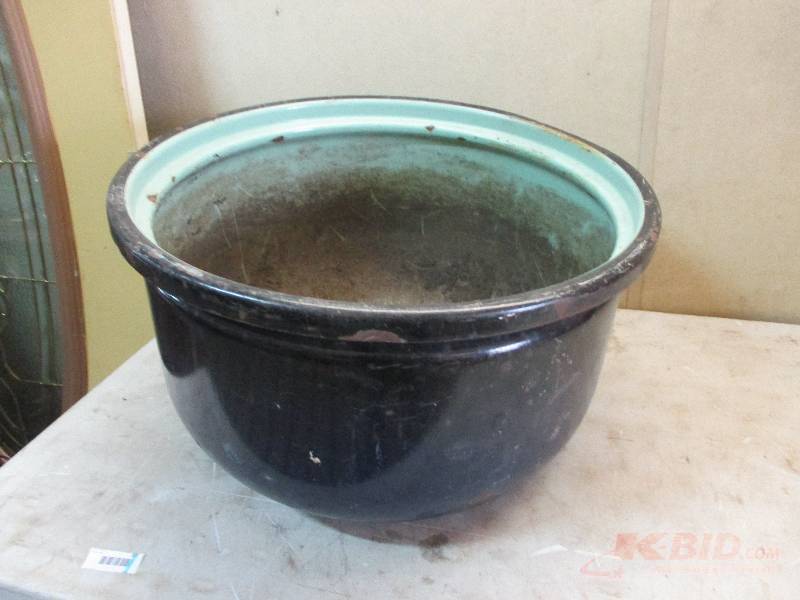Metal planter tub