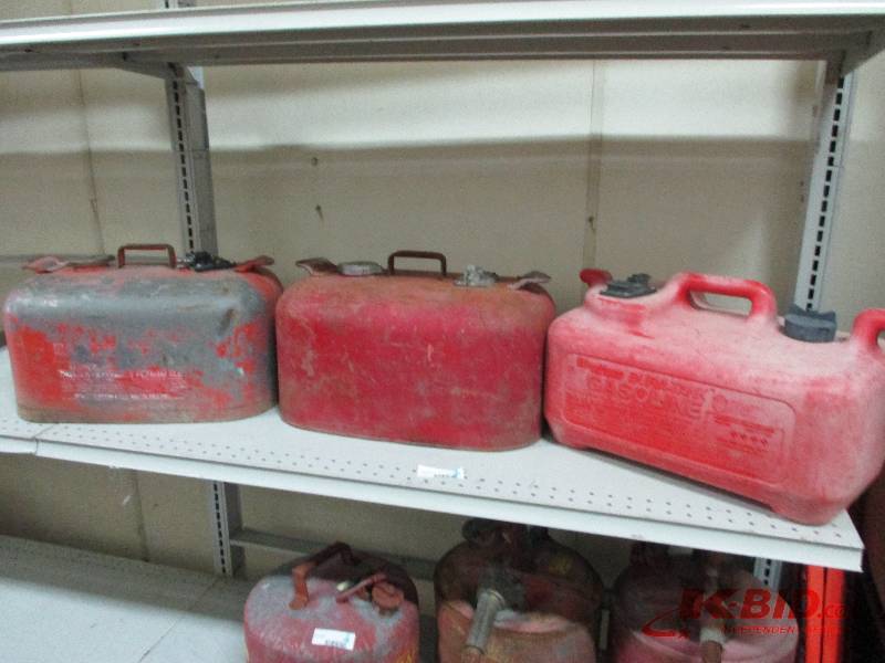 3 Boat gas cans