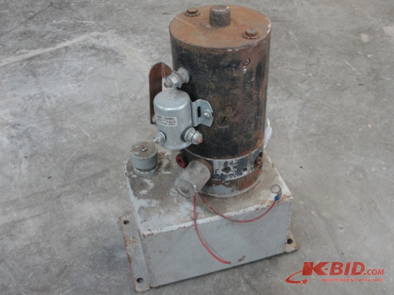 lot 15 image: 12 volt Hydraulic Pump and Tank