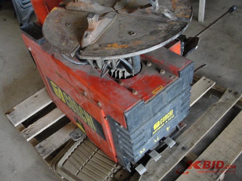 lot 3 image: Corghi Tire Changer