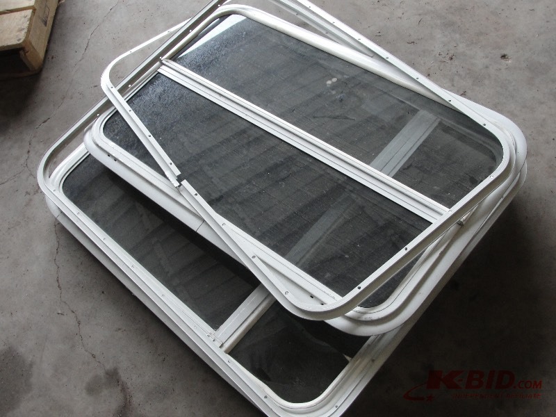 lot 7 image: Camper Windows