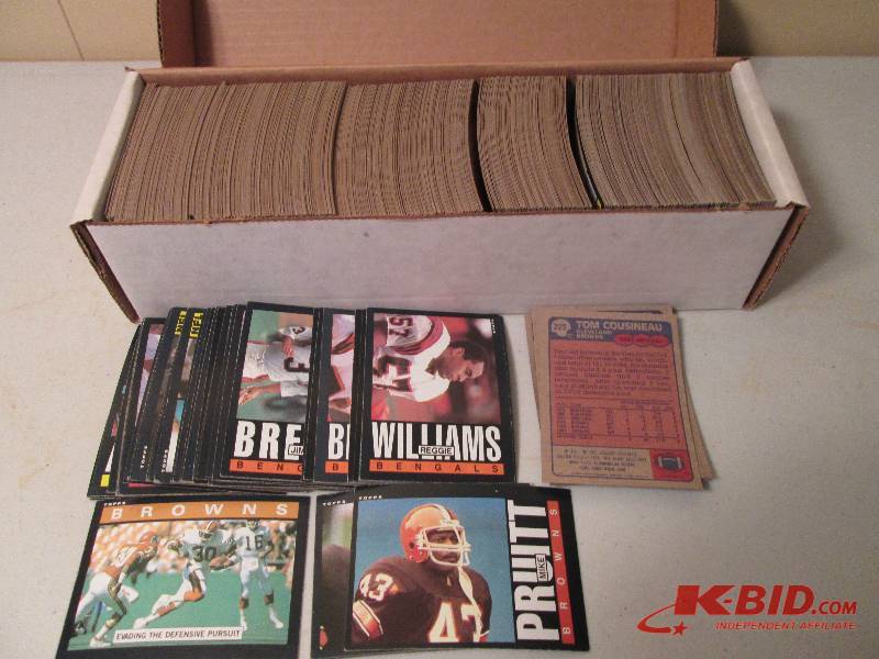 lot 26 image: Box of 1985 Topps football cards...