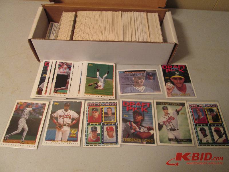 lot 3 image: Box of 1995 Topps baseball cards...