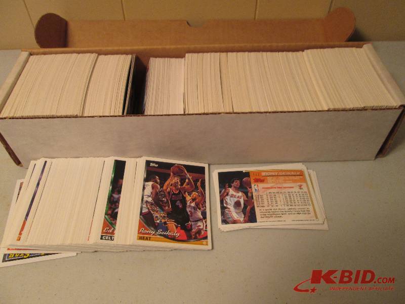 lot 20 image: Box of 1993 - 1994 Topps basketball...