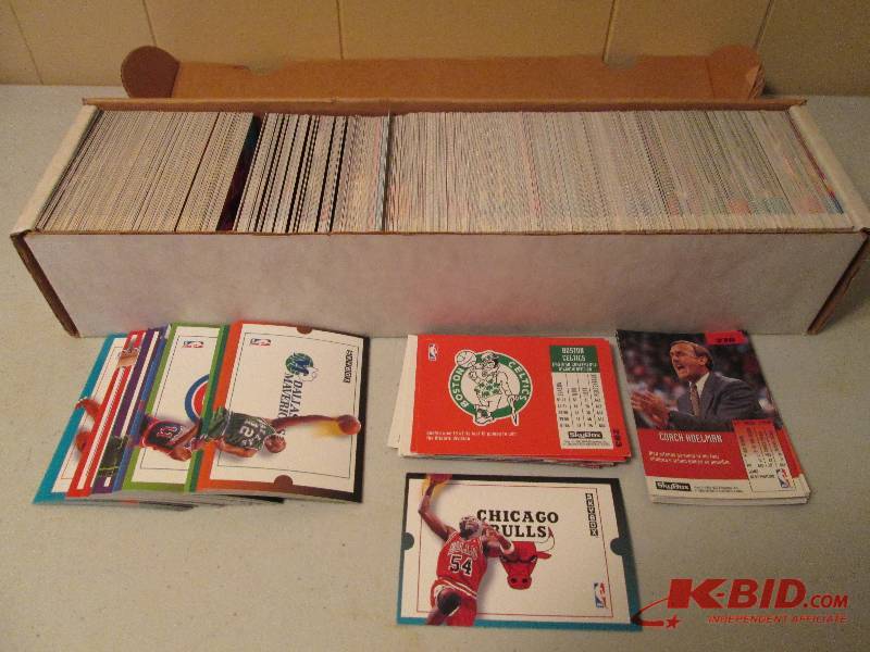 lot 21 image: Box of 1992 - 1993 Sky Box basketba...