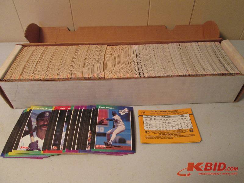 lot 49 image: Box of 1989 Donruss baseball cards...