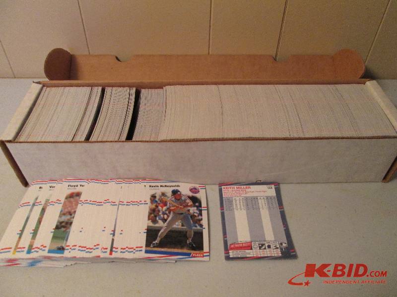 lot 64 image: Box of 1998 Fleer baseball cards...