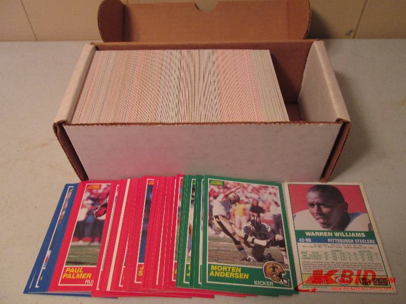 lot 117 image: Box of 1989 Score football cards...