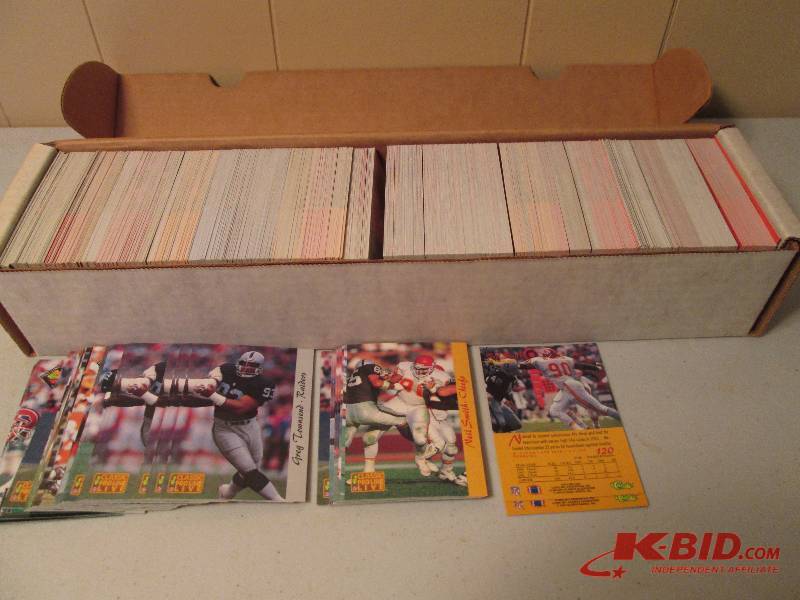lot 90 image: Box of 1993 Pro Line live football ...
