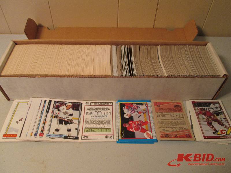 lot 108 image: Box of 1990 - 1992 Topps hockey car...