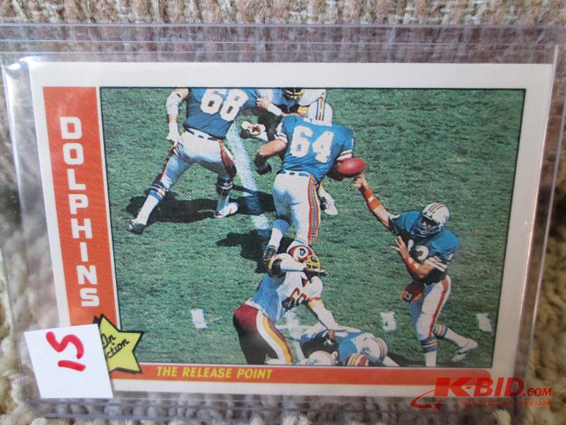 lot 15 image: 1985 Fleer Dolphins Dan Marino spor...