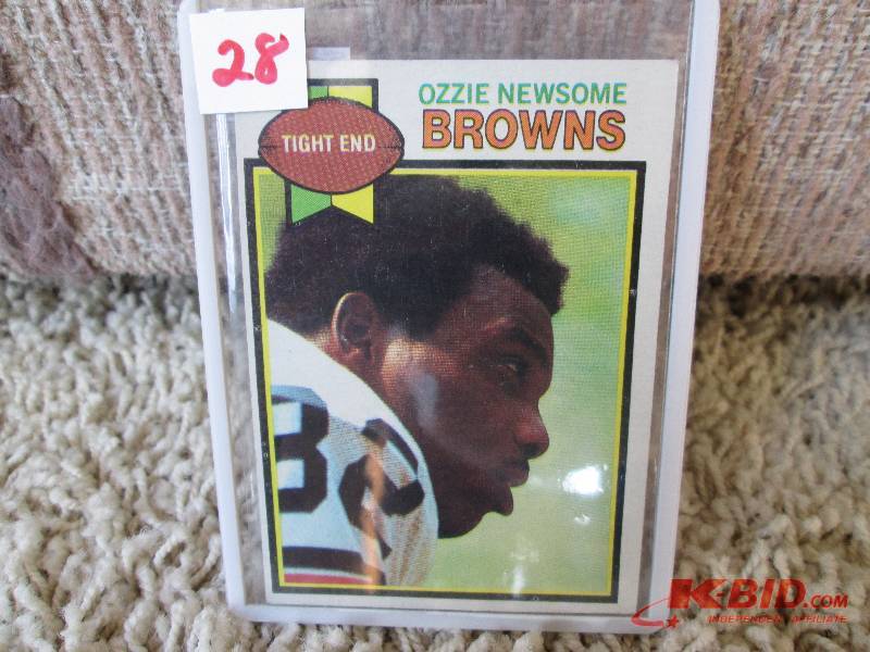 lot 28 image: 1979 Topps Ozzie Newsome rookie car...