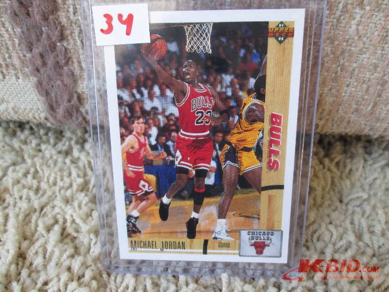 lot 34 image: 1991 - 1992 Upper Deck Michael Jord...