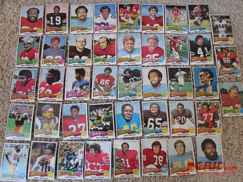 lot 42 image: 1975 Tops football cards...