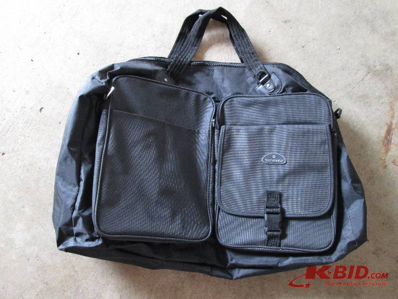 lot 10 image: Samsonite carrying bag, full main c...