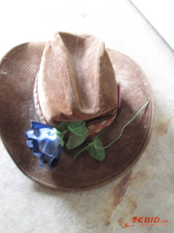 lot 18 image: Vintage western cowboy hat, size 7 ...