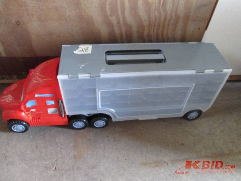 lot 28 image: Semi truck and trailer, holds 50 ma...