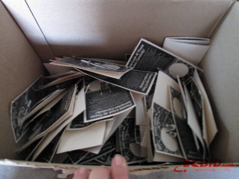 lot 32 image: 300 pop rivets...