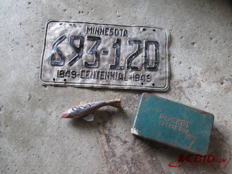 lot 42 image: Vintage collectible pocket tackle b...
