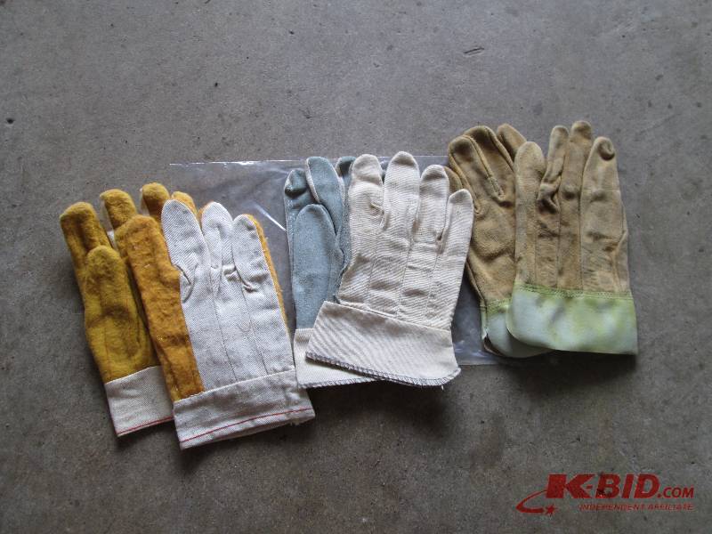 lot 46 image: Lot of leather work or gardening gl...