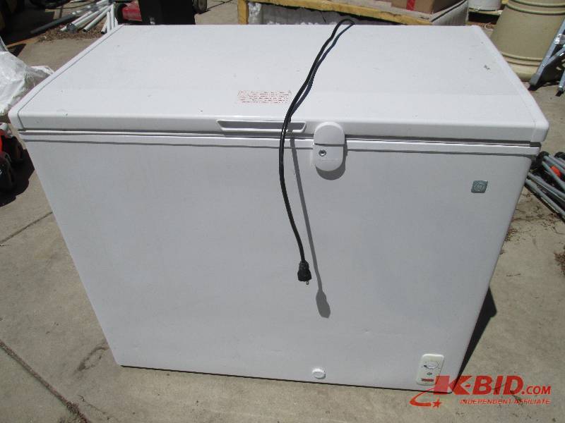 lot 61 image: GE Chest freezer, 38 x 21 inches an...
