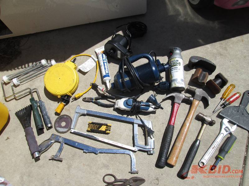 lot 74 image: Lot off assorted tools...
