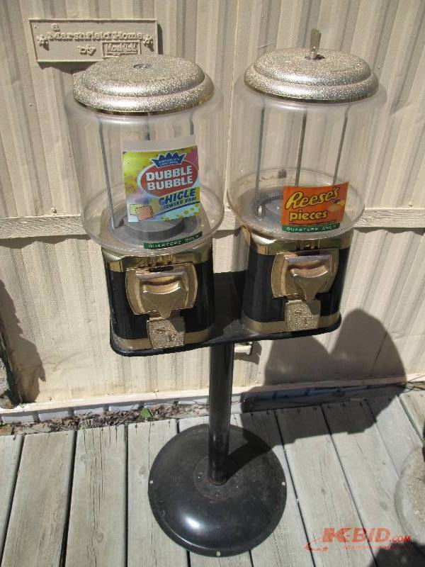 lot 82 image: Double headed quarter turn vending ...