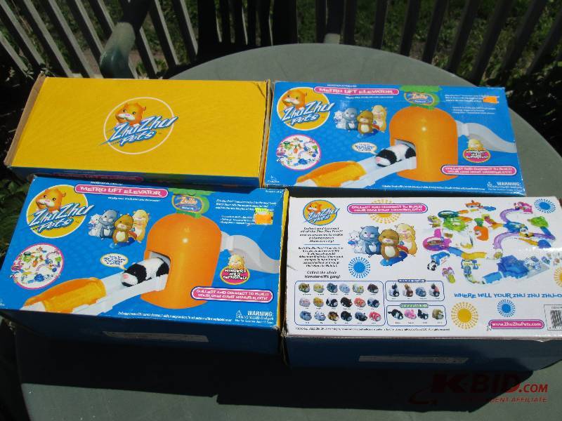 lot 87 image: Lot of 4 Zhu Zhu Pet metro lift ele...