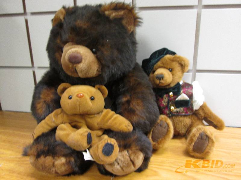 lot 214 image: one big bear, two smaller bears, on...