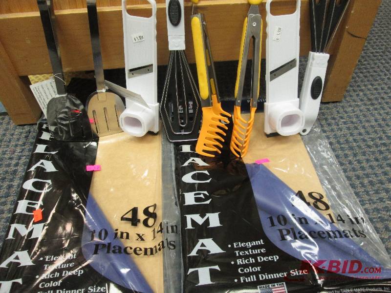 lot 249 image: plastic placemats, various kitchen ...