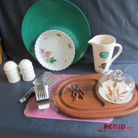 Trays, Cutting Board, Quiche Pan