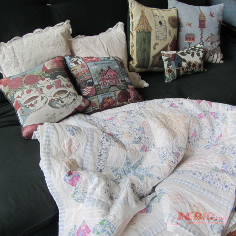 Decorative Pillows, Comforter