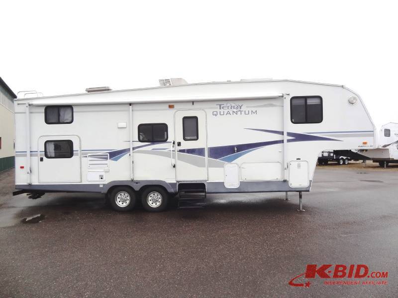 lot 4 image: 2004 Fleetwood Terry Quantum 285-2BS Bunk House 5th Wheel wSlide-out