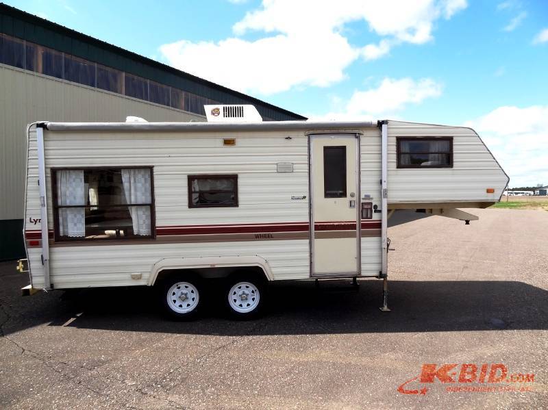lot 5 image: 1987 Fleetwood Prowler Lynx 21-5B 5th Wheel