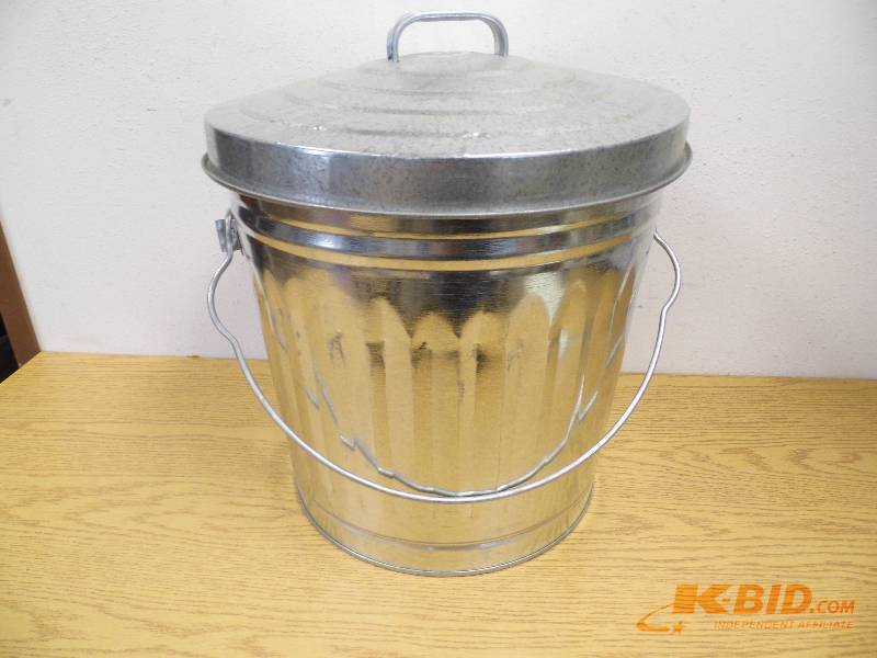 Metal Garbage Can wLid