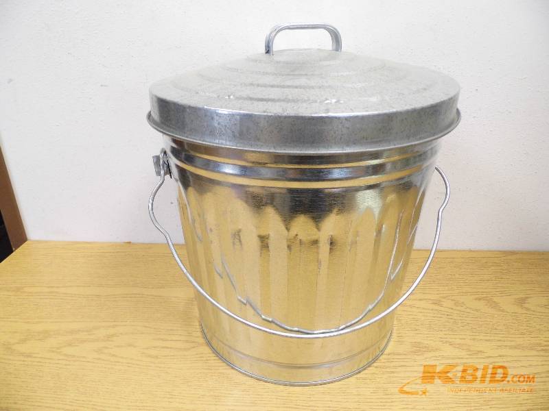 Metal Garbage Can wLid