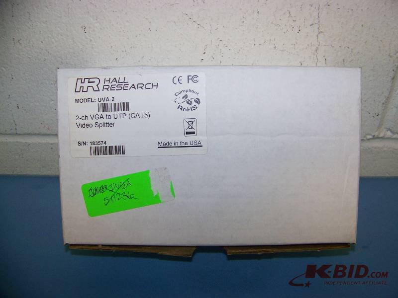 lot 72 image: Hall Research, 2 Channel VGA to UTP (Cat5) Video Splitter - BRAND NEW