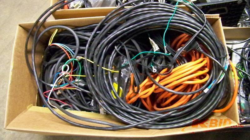 lot 98 image: Large lot of miscellaneous Cables