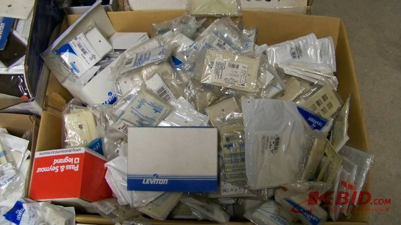 lot 100 image: Large lot of miscellaneous Cables, Wall Plates and other Items