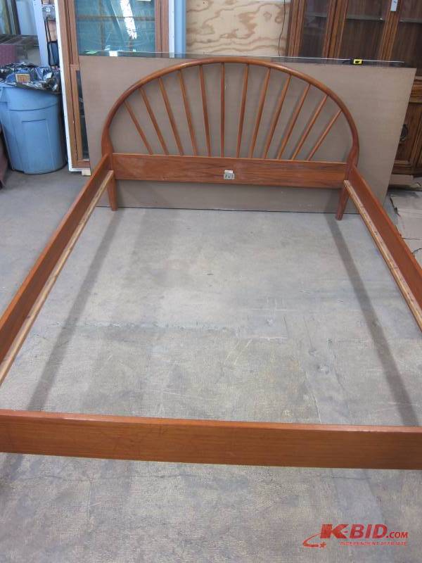 Solid Oak Bed Frame (Queen Size)