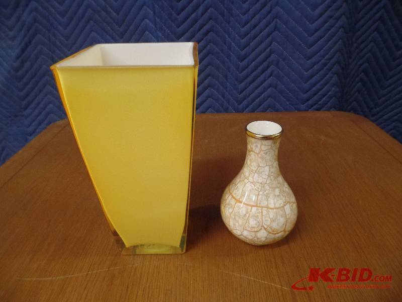 2 Decorative Vases