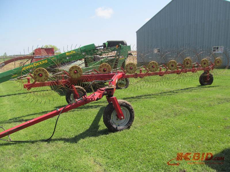 lot 2 image: Hay Rake