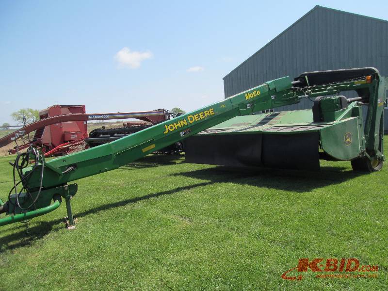 lot 3 image: John Deere Moco 735 Hay Bine