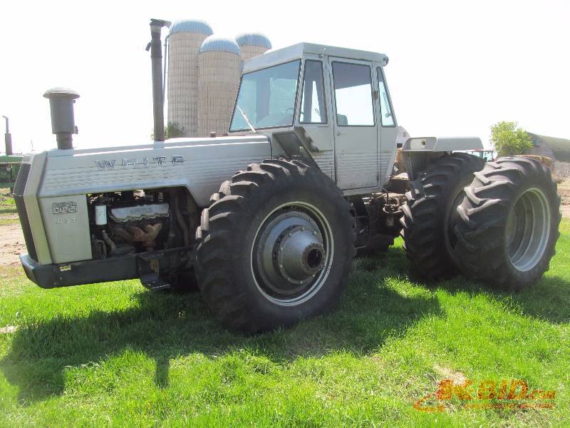 lot 8 image: 4-180 Field Boss White Tractor