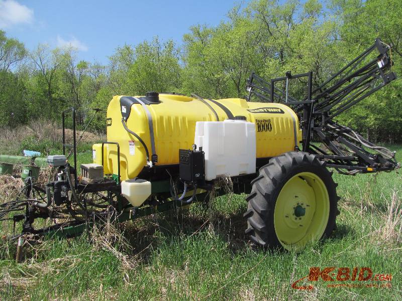 lot 9 image: Bestway Field Pro 2 1000 Sprayer